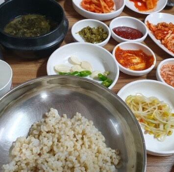 생방송투데이 인생식당 36년 정성의 엄마 칼국수 충남 공주시 칼국수 맛집 초가집