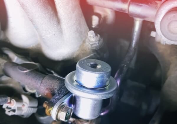 고장난-차량-레귤레이터-부품