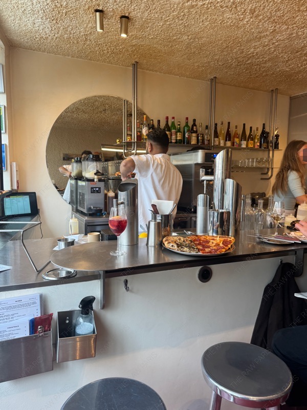 바에 앉아도 좋더라요