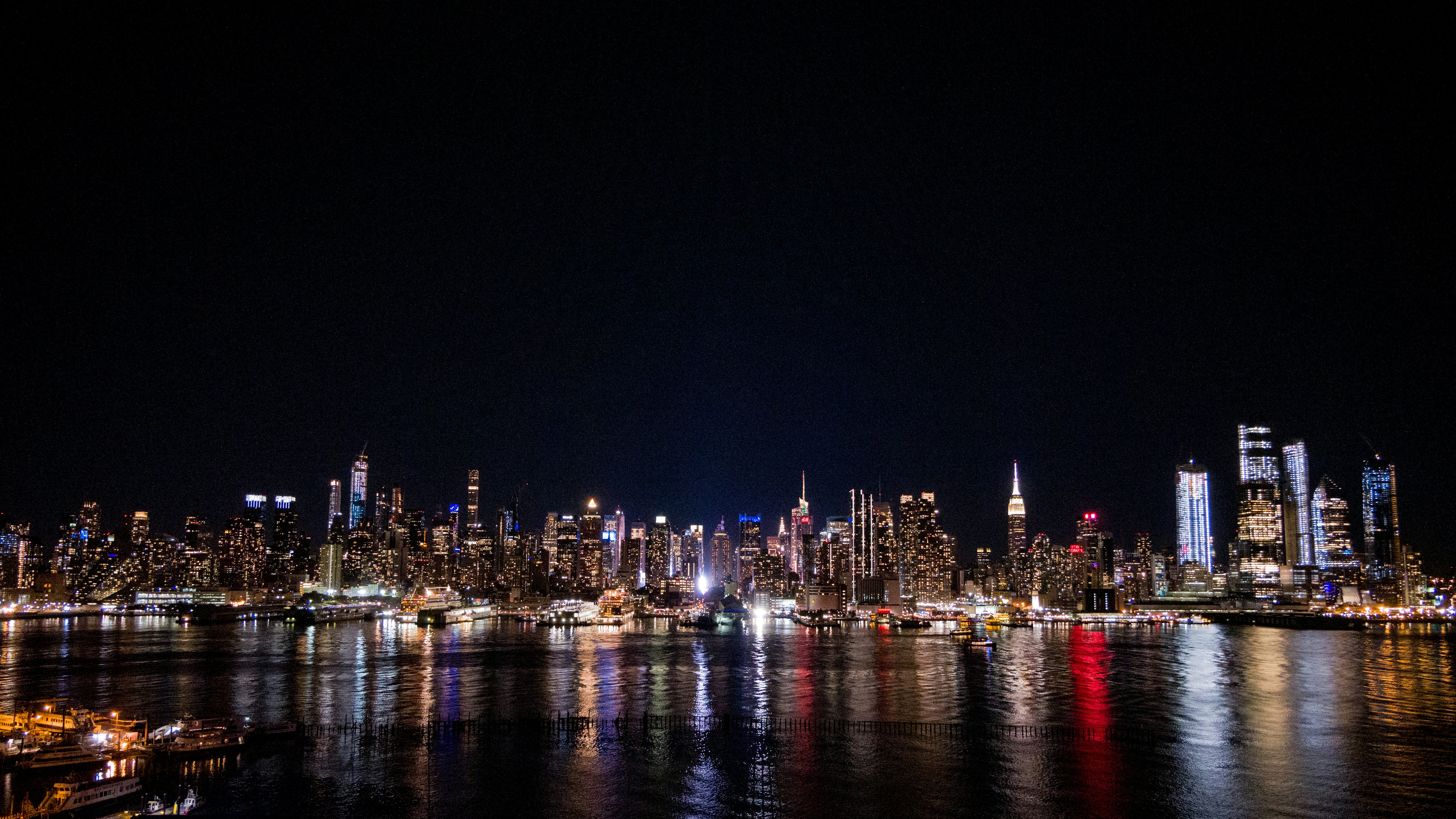 © 뉴욕의 야경 (Dawid Tkocz, Unsplash)