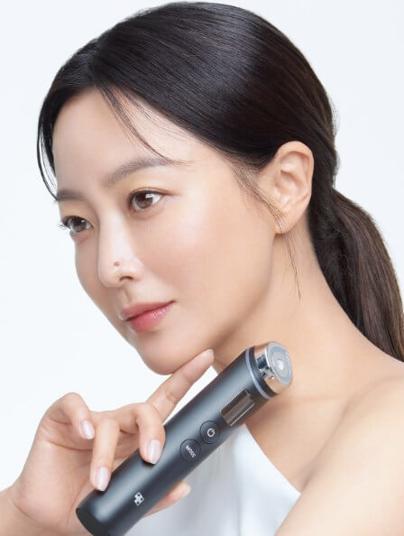 메디큐브-모델-김희선-사진입니다.