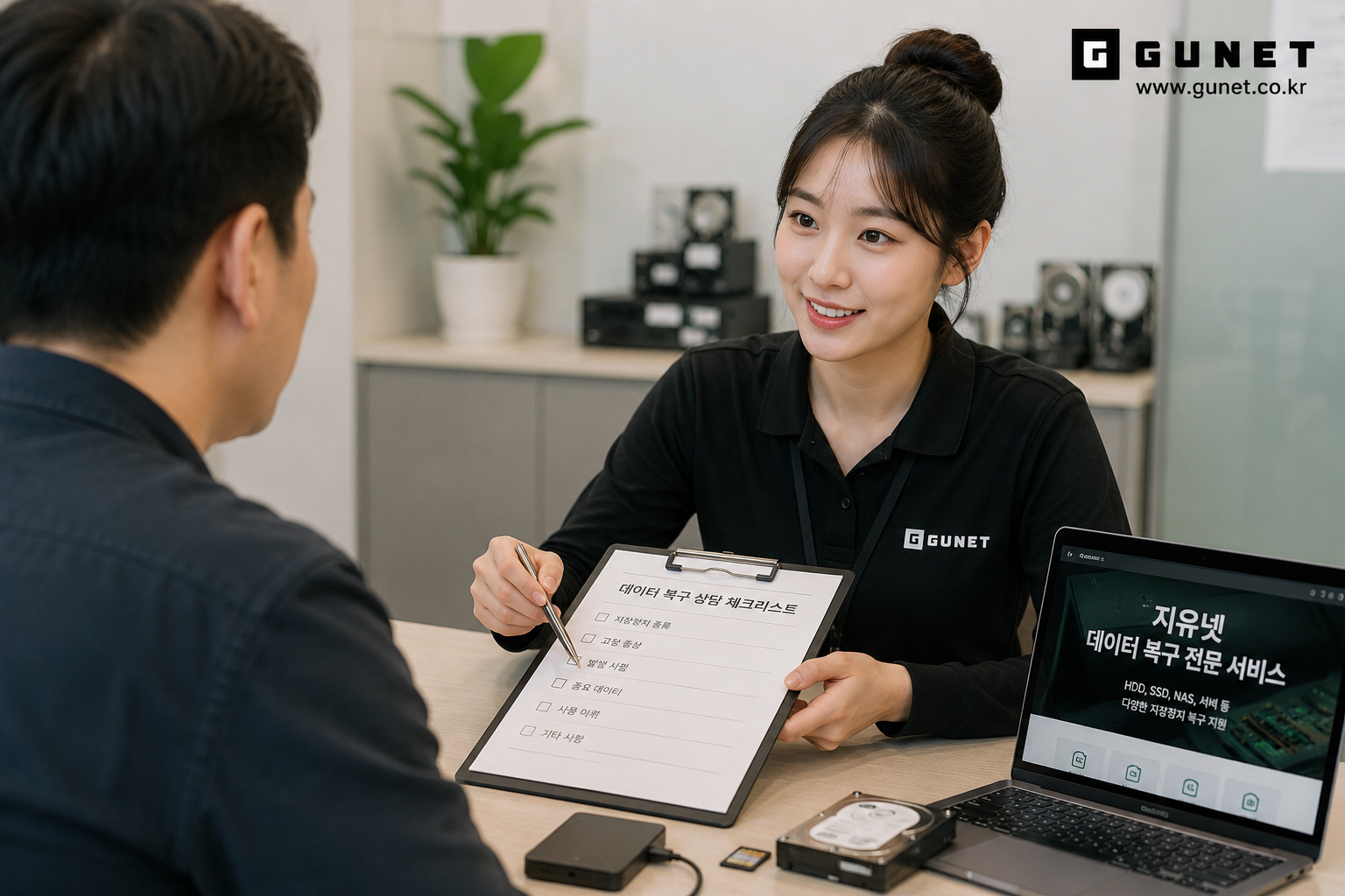 분당 판교 사진 원본 복구 상담 중 메모리카드 RAW 파일 상태를 확인하는 장면