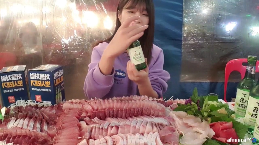 대방어 철에 먹방중인 쯔양