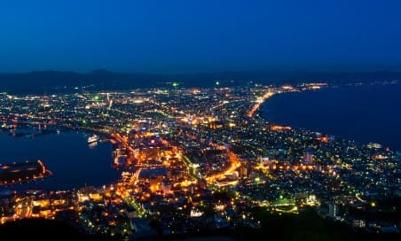 도시의 야경 사진