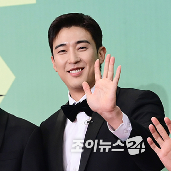 23일 오후 서울시 영등포구 여의도 KBS 신관 웨딩홀에서 진행된 &#39;2023 KBS 연예대상&#39; 레드카펫 행사에 &#39;슈퍼맨이 돌아왔다&#39; 배우 강경준이 참석하고 있다. [사진=정소희 기자]