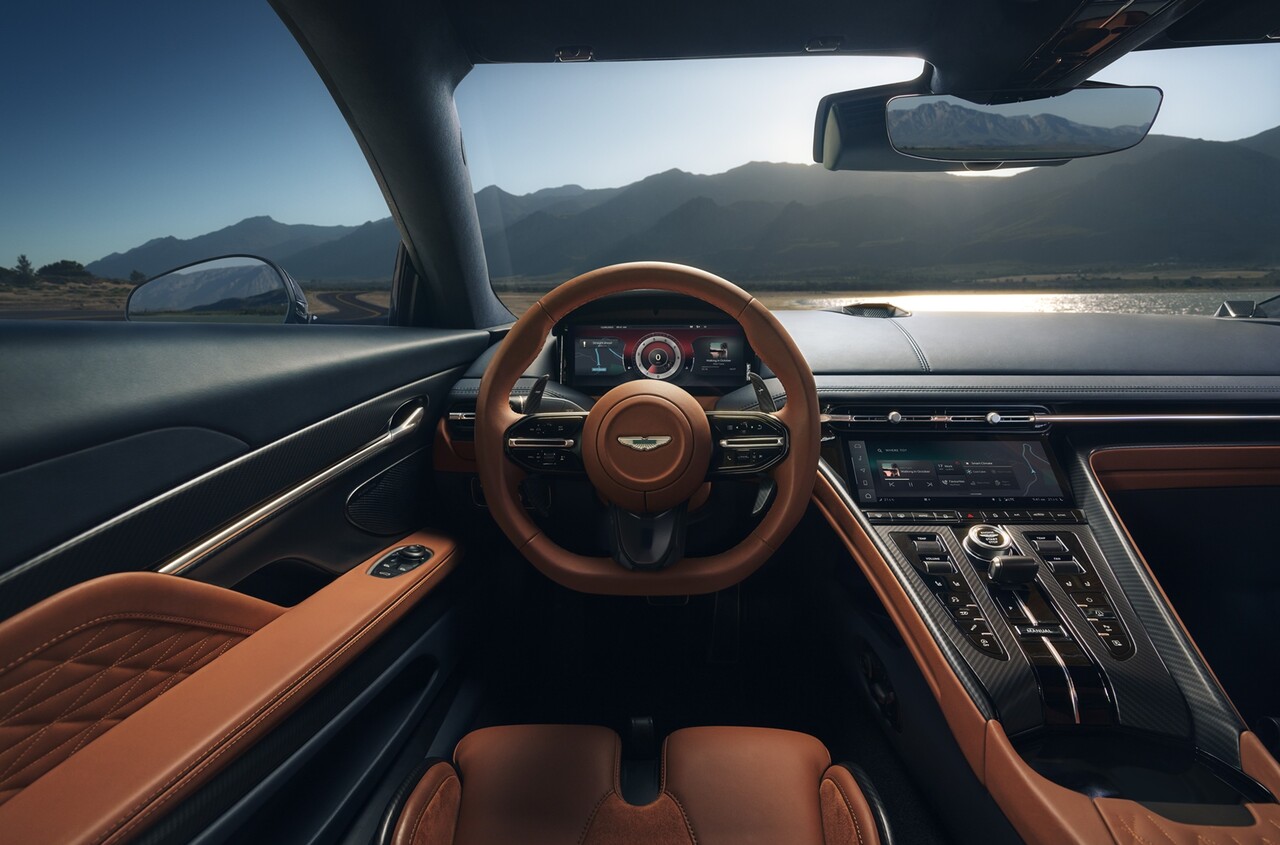 애스턴마틴, 세계 최초 슈퍼투어러 `DB12` 국내 공개