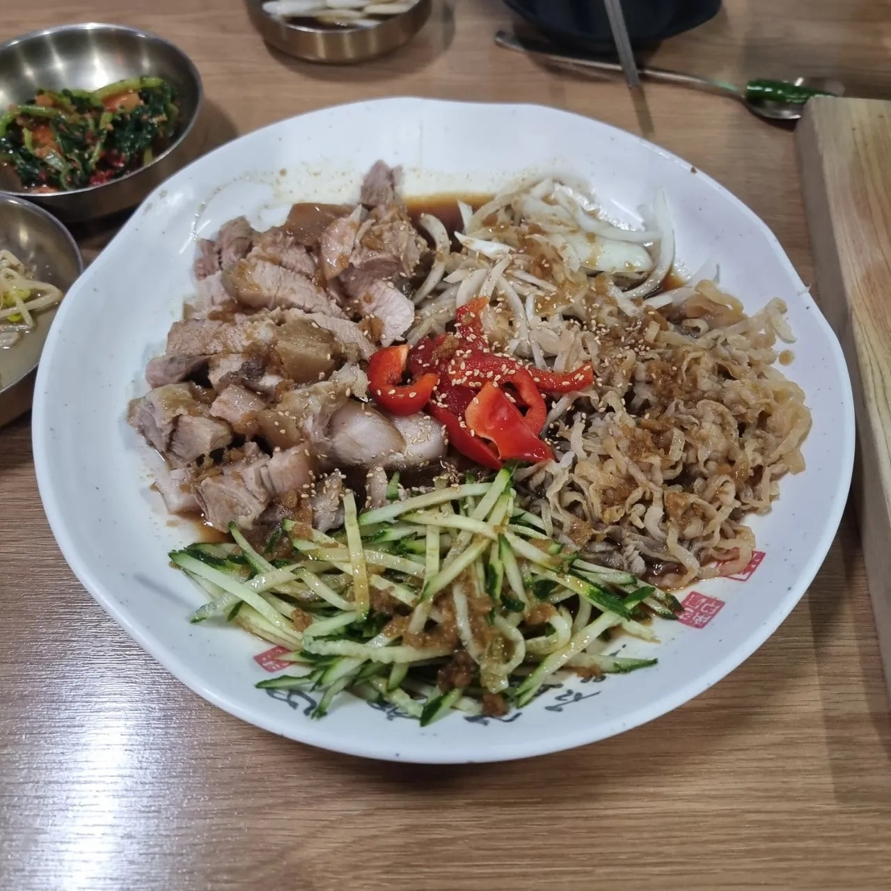 여송제 냉채족발