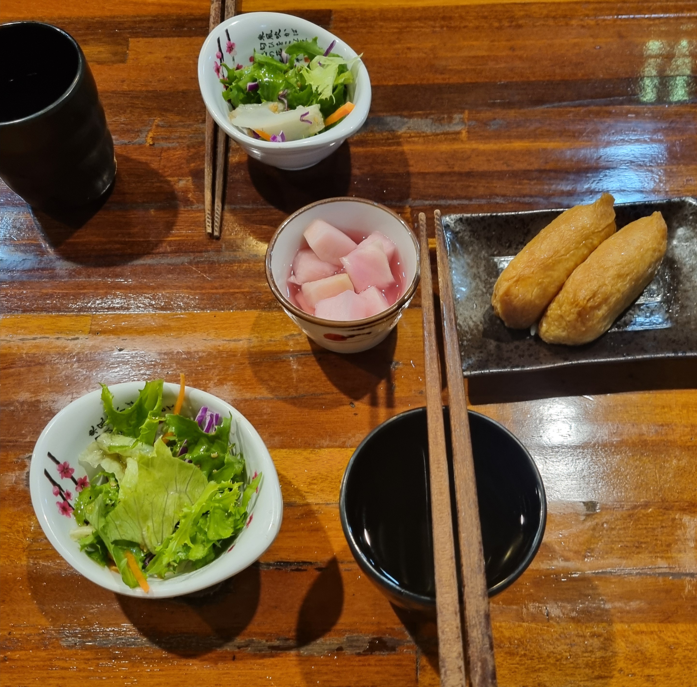 겐로쿠우동 밑반찬 및 이나리