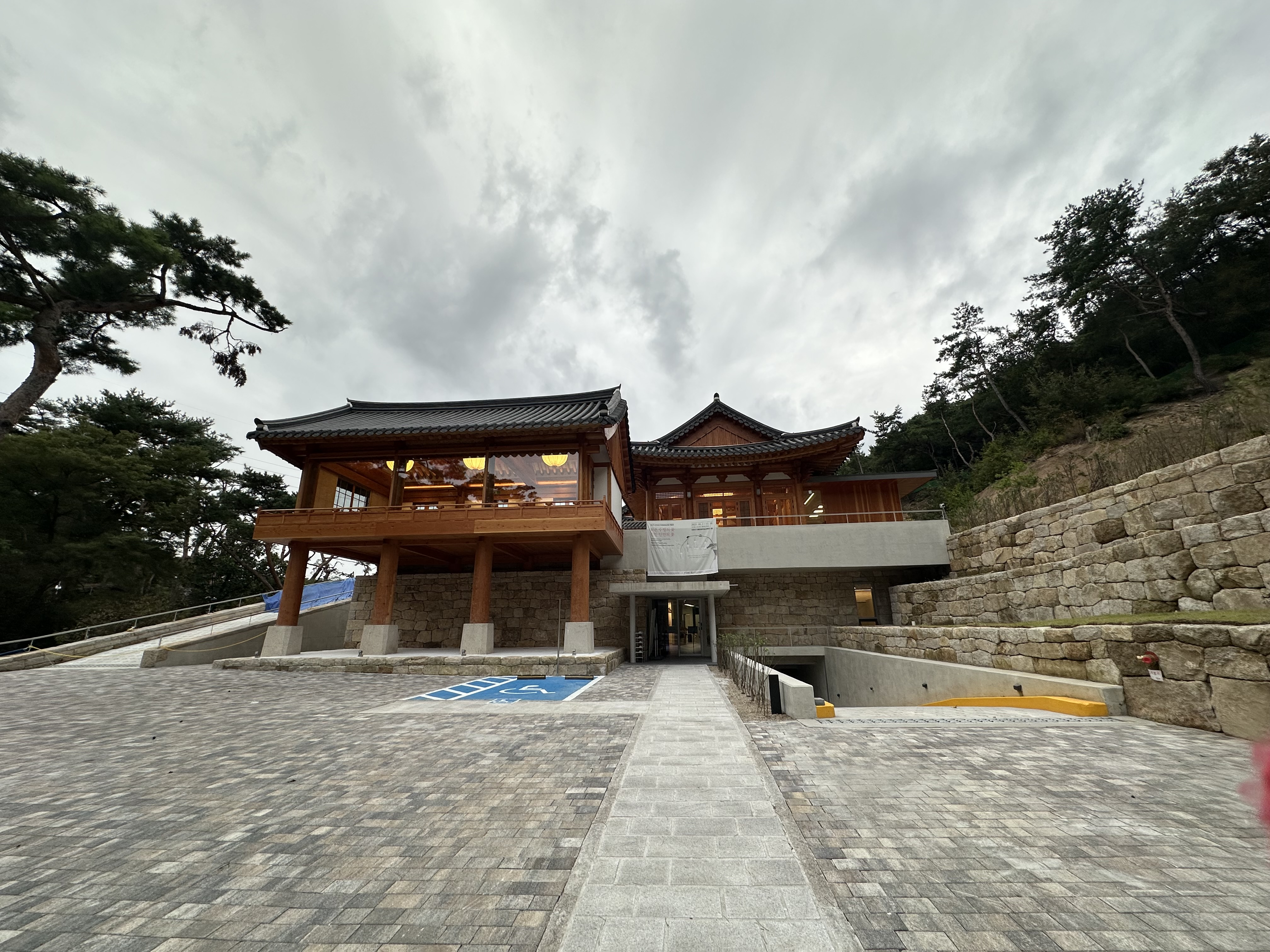 서울 은평한옥마을&amp;진관사 여행(서울에서 만날 수 있는 한옥마을, 북한산 풍경, 공기 짱 좋음, 가족 나들이 산책 장소 추천, 대중교통 편리, 맛집 및 카페 추천, 상당히 넓음, 한복 대여, 은평역사한옥박물관)