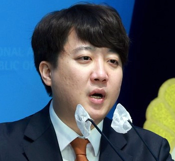 이준석 지하철 무임승차 폐지 폐륜아 논란 | 김호일 노인회장 프로필 나이 고향