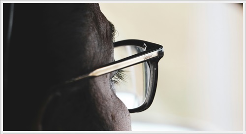 중장년 노안 원인과 해결책 정리