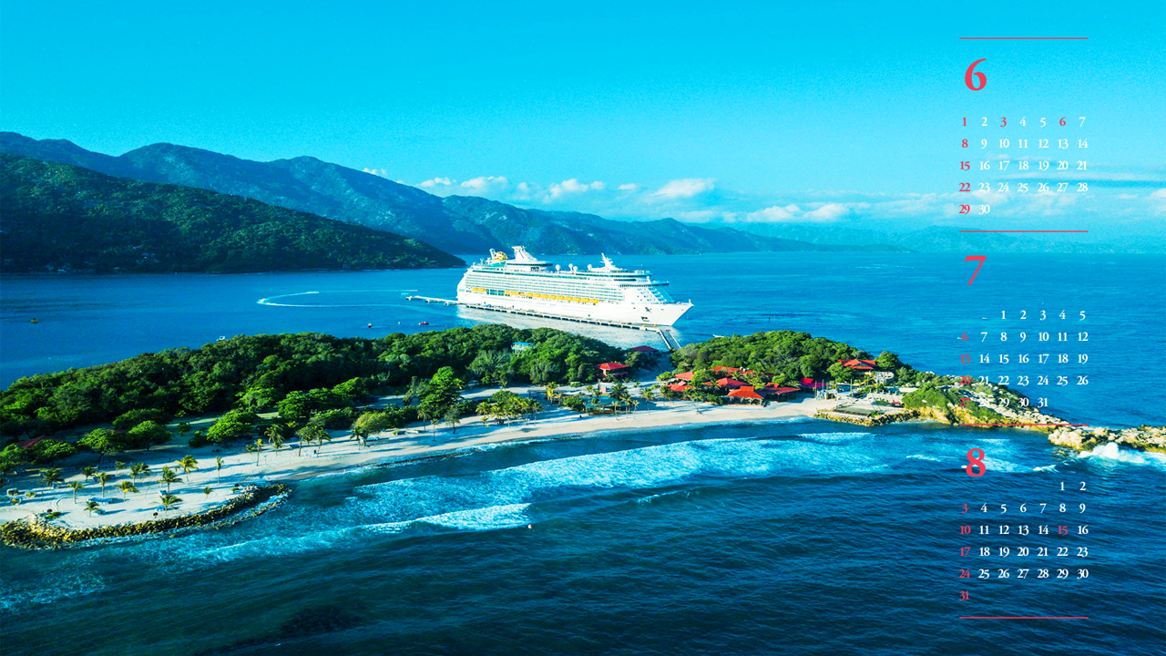 02 섬 사이에 정박해 있는 유람선 B - 2025년7월 노트북배경화면