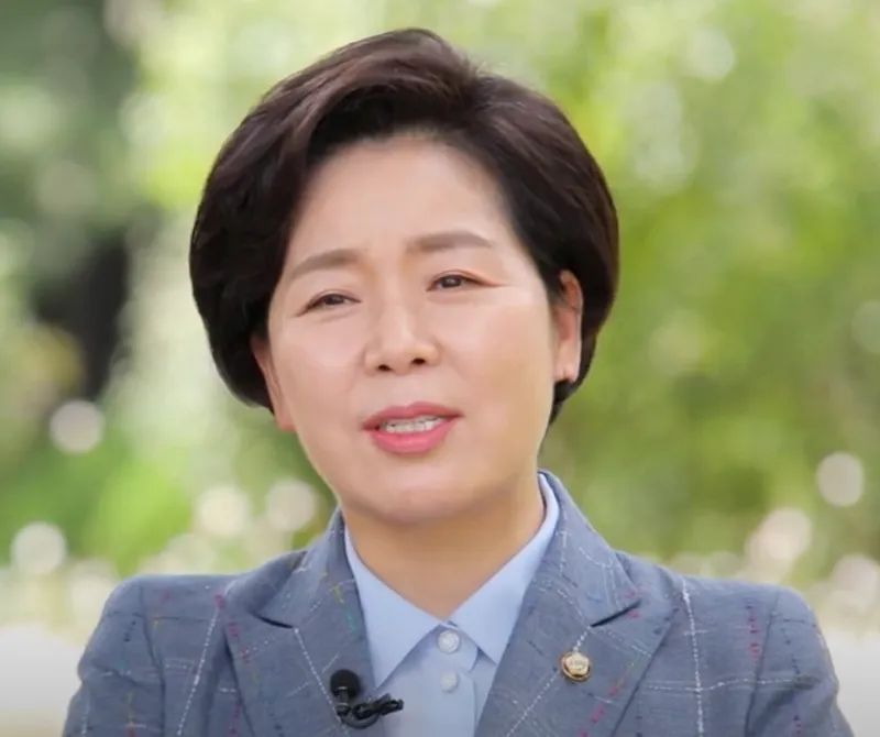 국회의원 인터뷰 장면18.webp