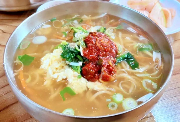 생활의달인 은둔식달 아산 3대 온면 밀면 비빔밀냉면 밀냉면 달인 충남 아산 냉면집 맛집 신정식당 위치 어디
