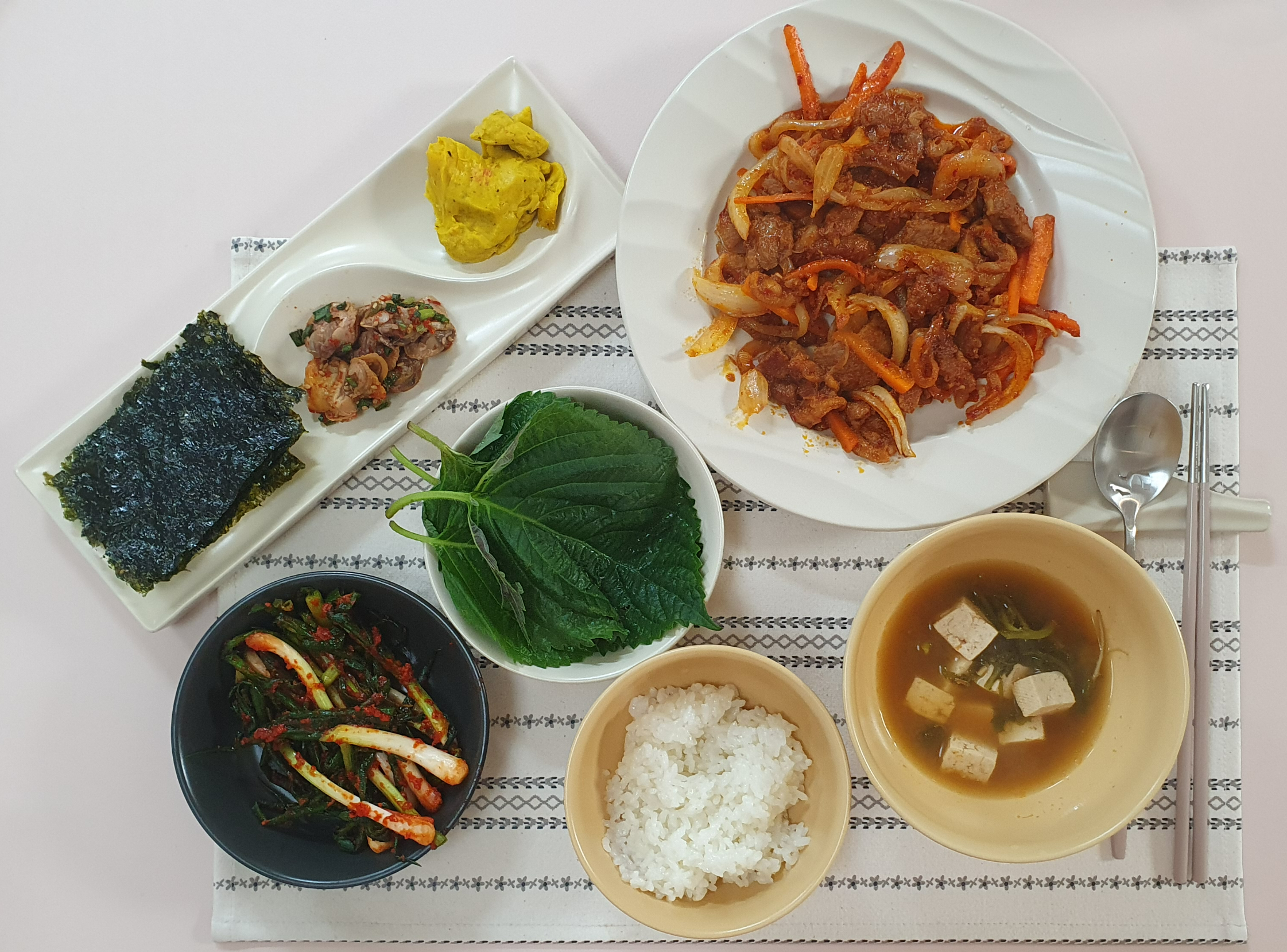 오덴세-라고아-그릇에-담긴-음식-사진