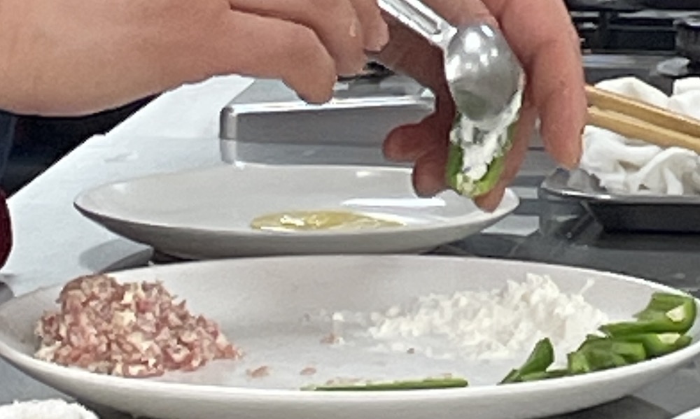 한식조리기능사 실기시험 준비 - 풋고추전 - 밀가루 묻히기