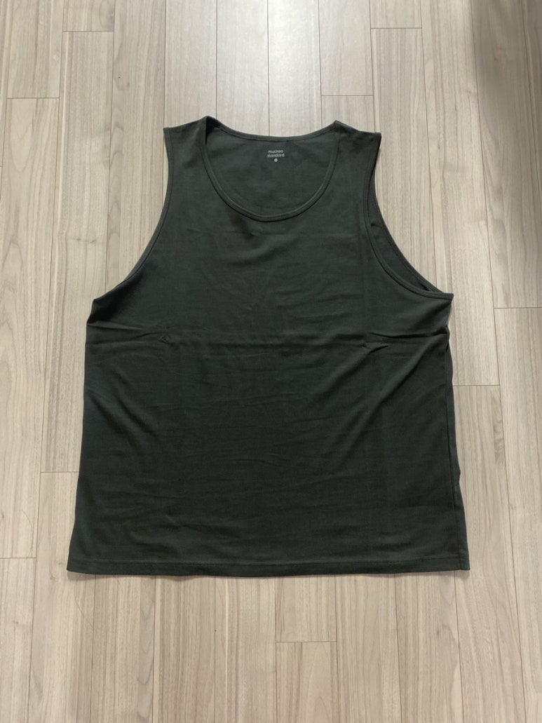 무신사 무신사스탠다드 스쿱 넥 슬리브리스 탑 [카키]SCOOP NECK SLEEVELESS TOP [KHAKI]