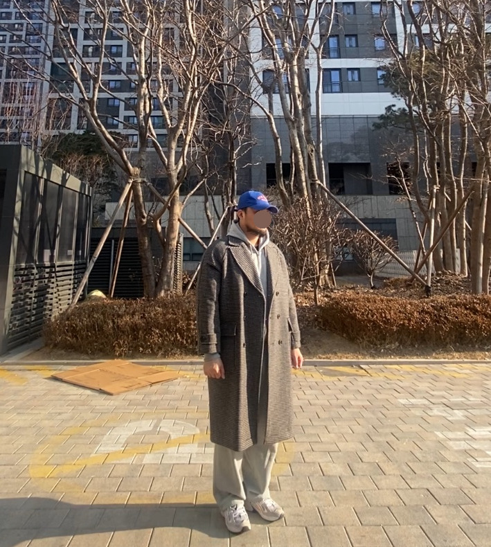 데일리룩('26.1.31.)윅 NEW YORK USA 워싱 빈티지 볼캡, 그레이휴 더블브레스티드 체크 롱코트, 토피 집업후드티, 토피 벌룬핏 와이드팬츠, 아식스 젤 카야노 5 OG