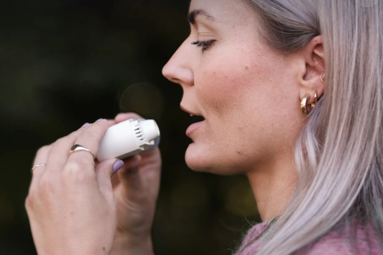 만성하기도 질환으로 기관지 확장제 사용 모습