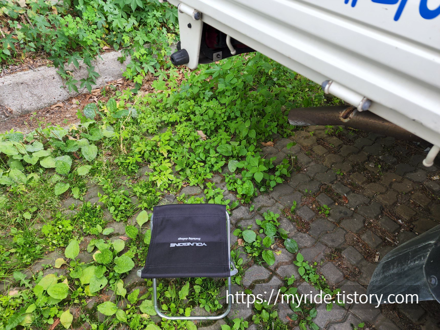 공구 대신 낚시 의자 하나 있으면 정말 편해요.