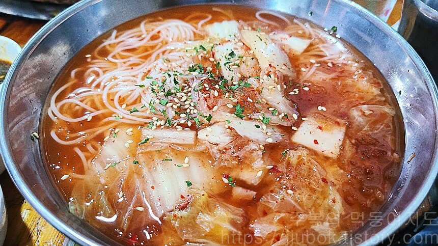 닭고집-숯불-닭갈비-김치말이-국수
