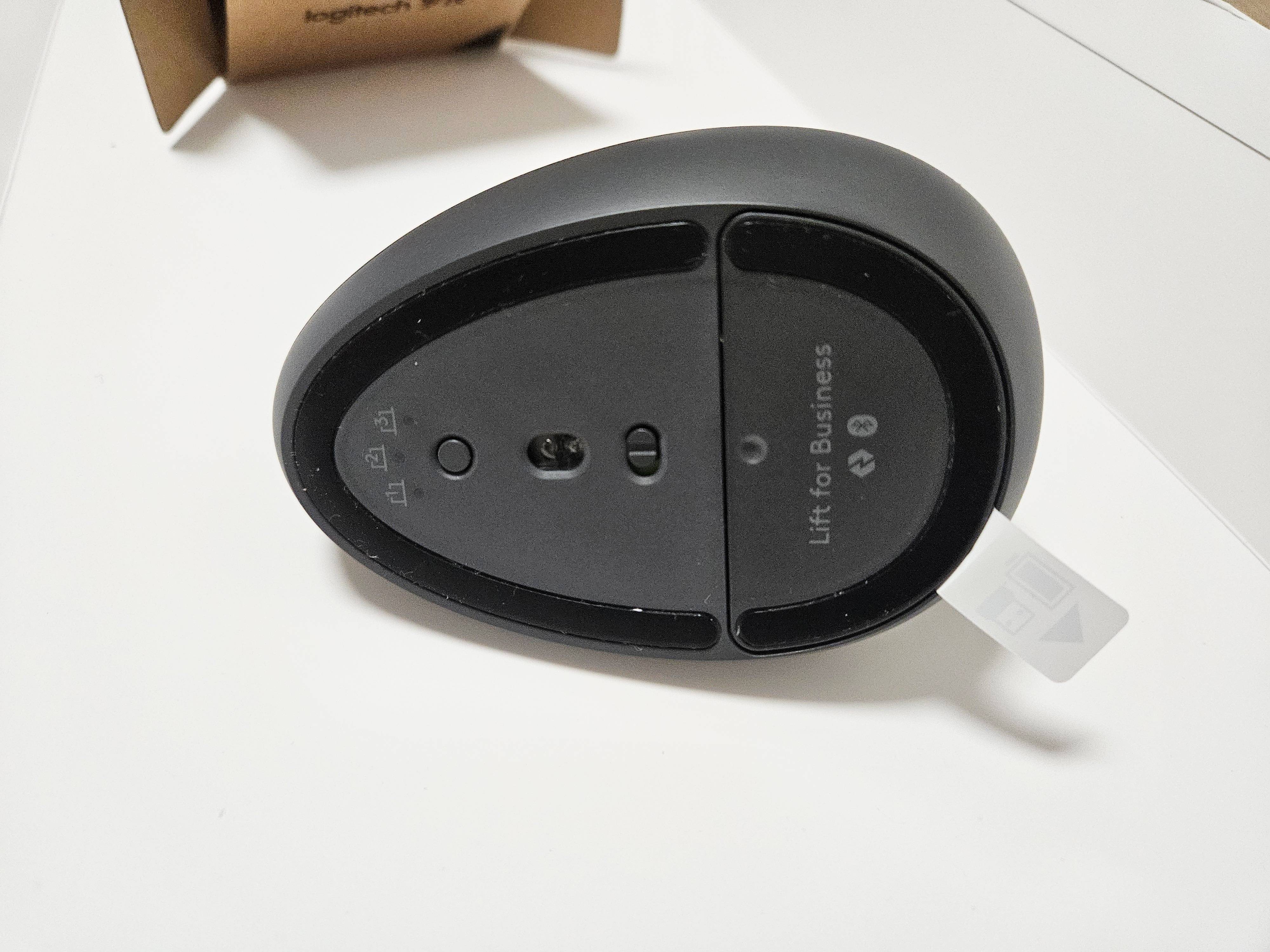 로지텍-무선마우스-검정색마우스-뒷면-블루투스