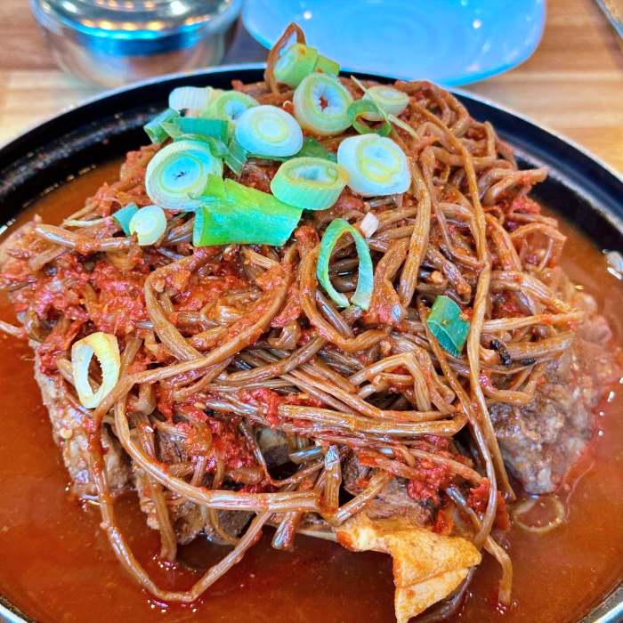 광주 맛집 추천 생방송투데이 감자탕을 덮은 산더미 고구마순 고구마순 감자탕 오늘방송 먹킷리스트