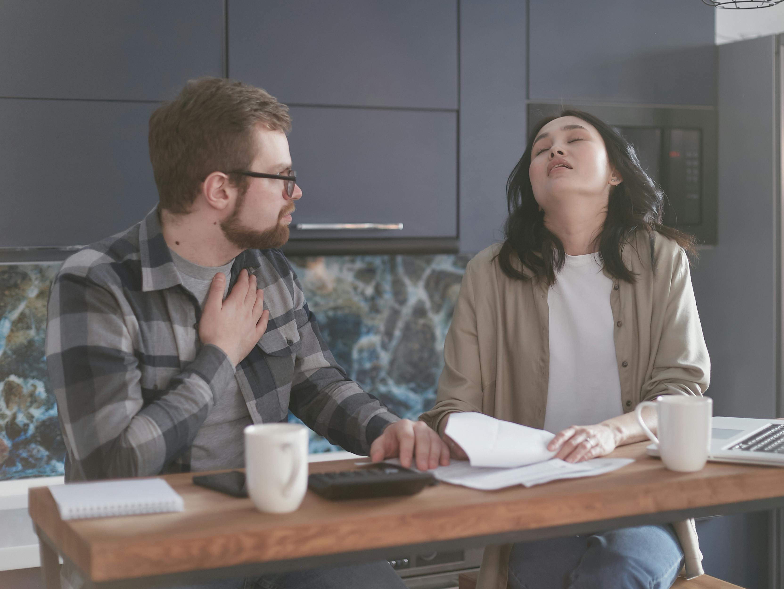 가족과 싸우는 꿈 해몽 – 갈등과 화해의 상징