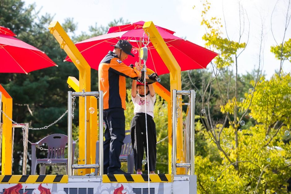 &ldquo;안아드림페스티벌 2025 &ndash; 경북 천년숲에서 가족 안전체험! (최강 어린이 소방관&middot;소방견 퍼포먼스 총정리)&rdquo;