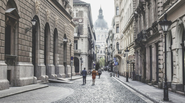 비범한 아름다움과 유쾌한 미스터리 - 영화 &lsquo;그랜드 부다페스트 호텔&rsquo;