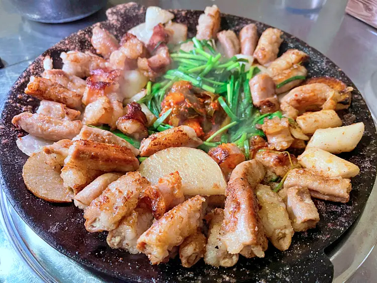 줄서는식당 공덕동 공덕역 맛집 대파김치와 함께 먹는 고소한 곱 가득 곱창과 부드러운 막창 모듬곱창 한우 소곱창 맛있는 곳 소개