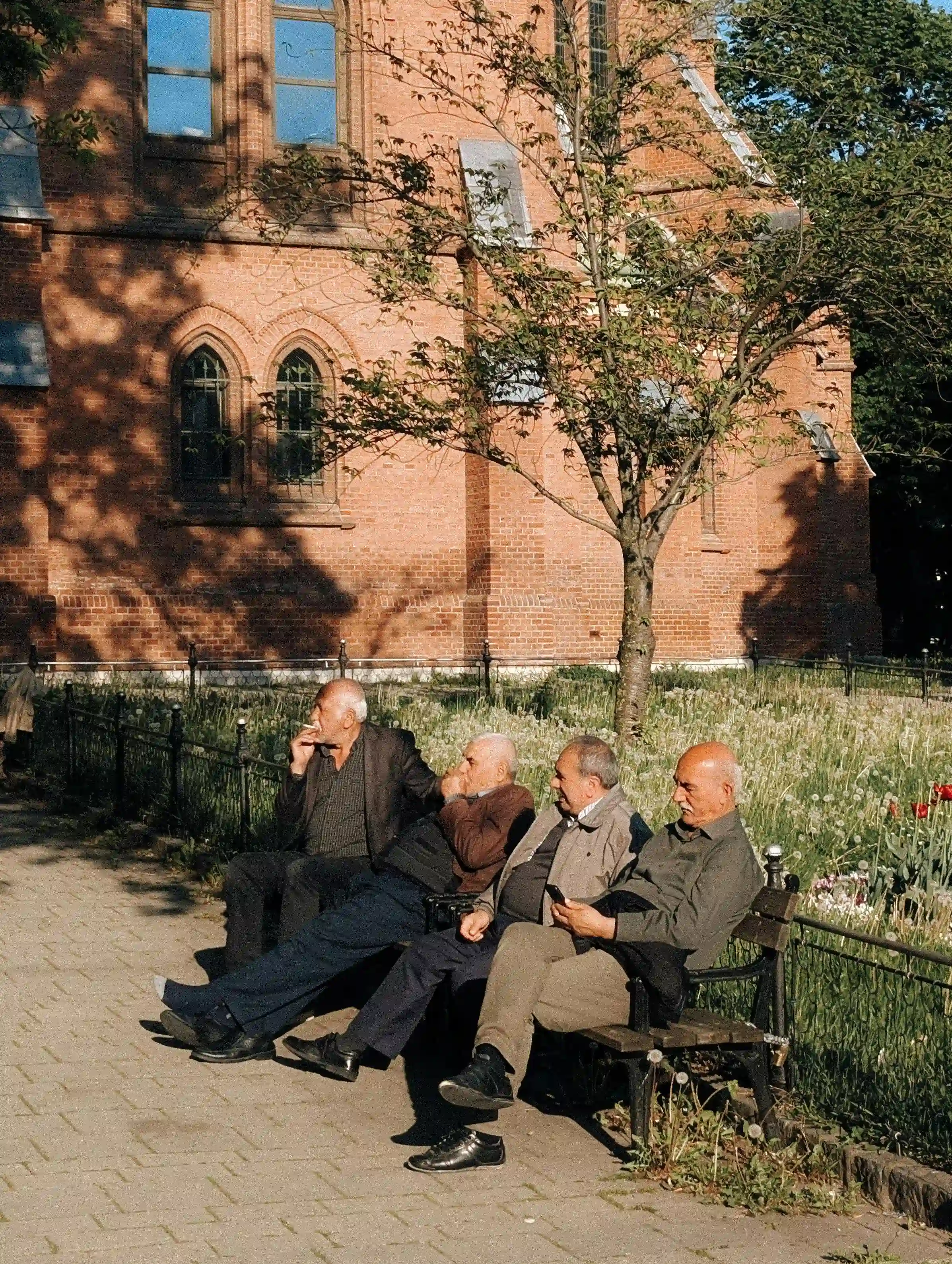 어색한 상대와도 자연스럽게 친해지는 대화법｜관계의 벽을 허무는 9가지 전략