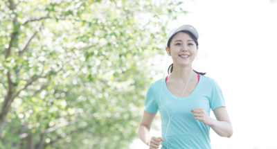 조깅을 하는 여성