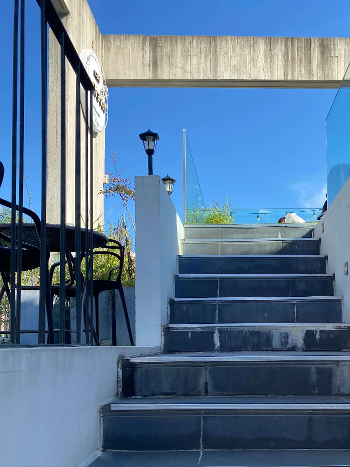 3층-올라가는-계단