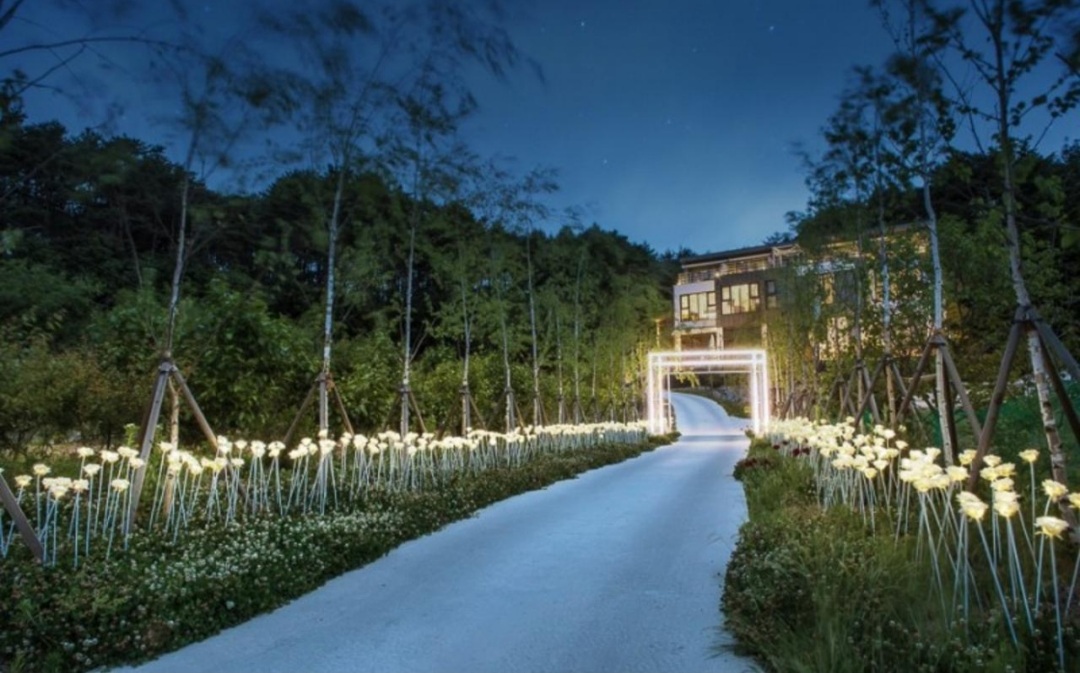 더그레이펜션 산책로