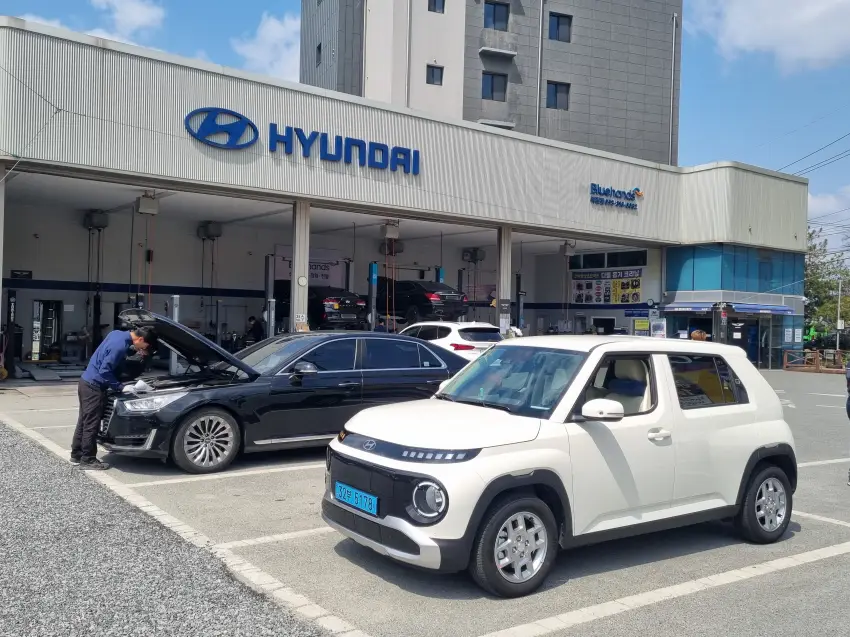 제 차 캐스퍼 일렉트릭을 끌고 블루핸즈 백천점에 찾아간 모습입니다.