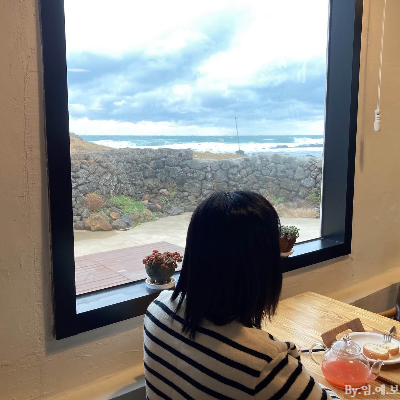 제주도 카페 추천- 조천-바다뷰-시소