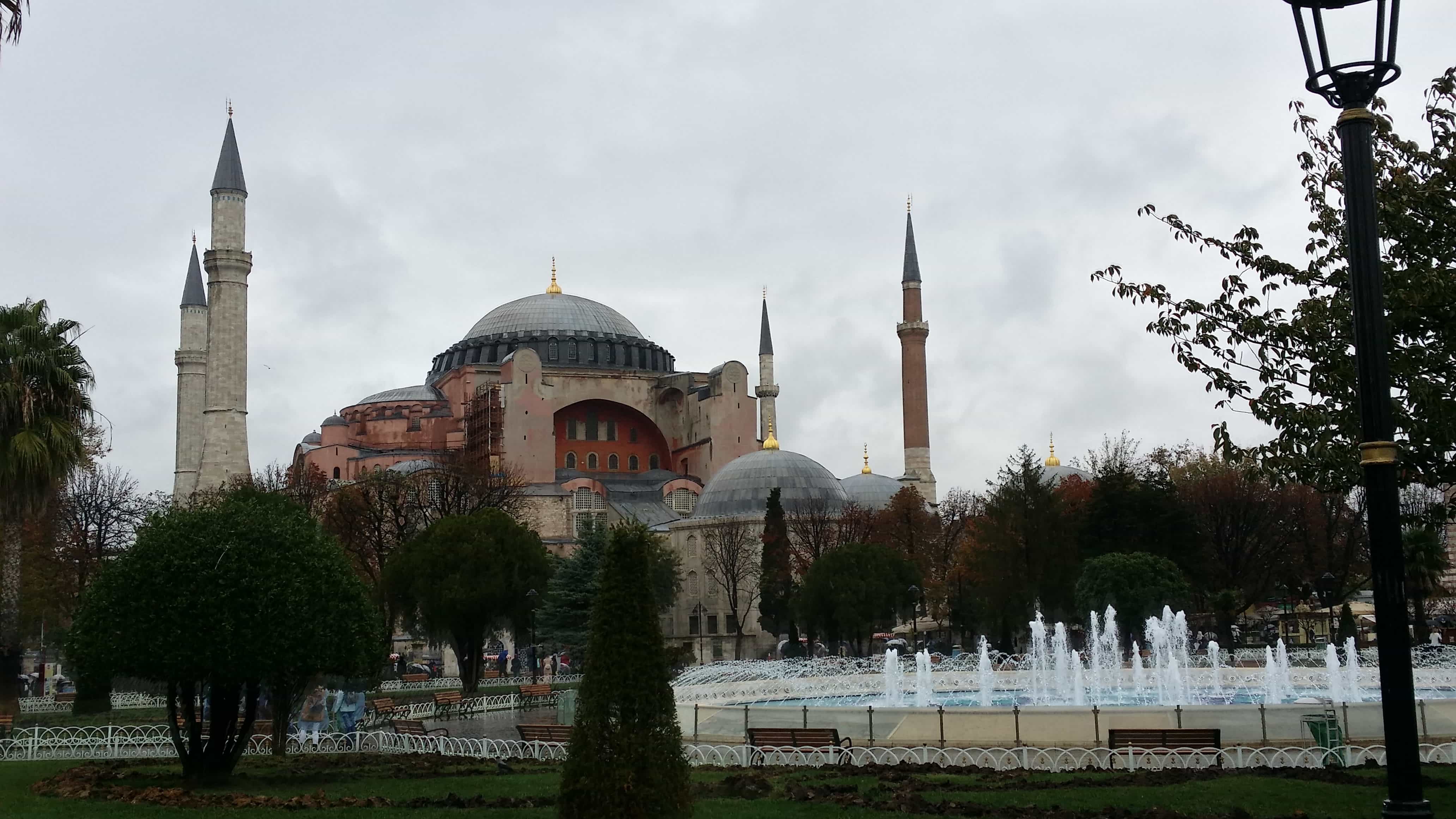 아야 소피아, 아야 소피아 건축물의 외관을 담은 이미지, 이스탄불의 대표적인 역사적 명소