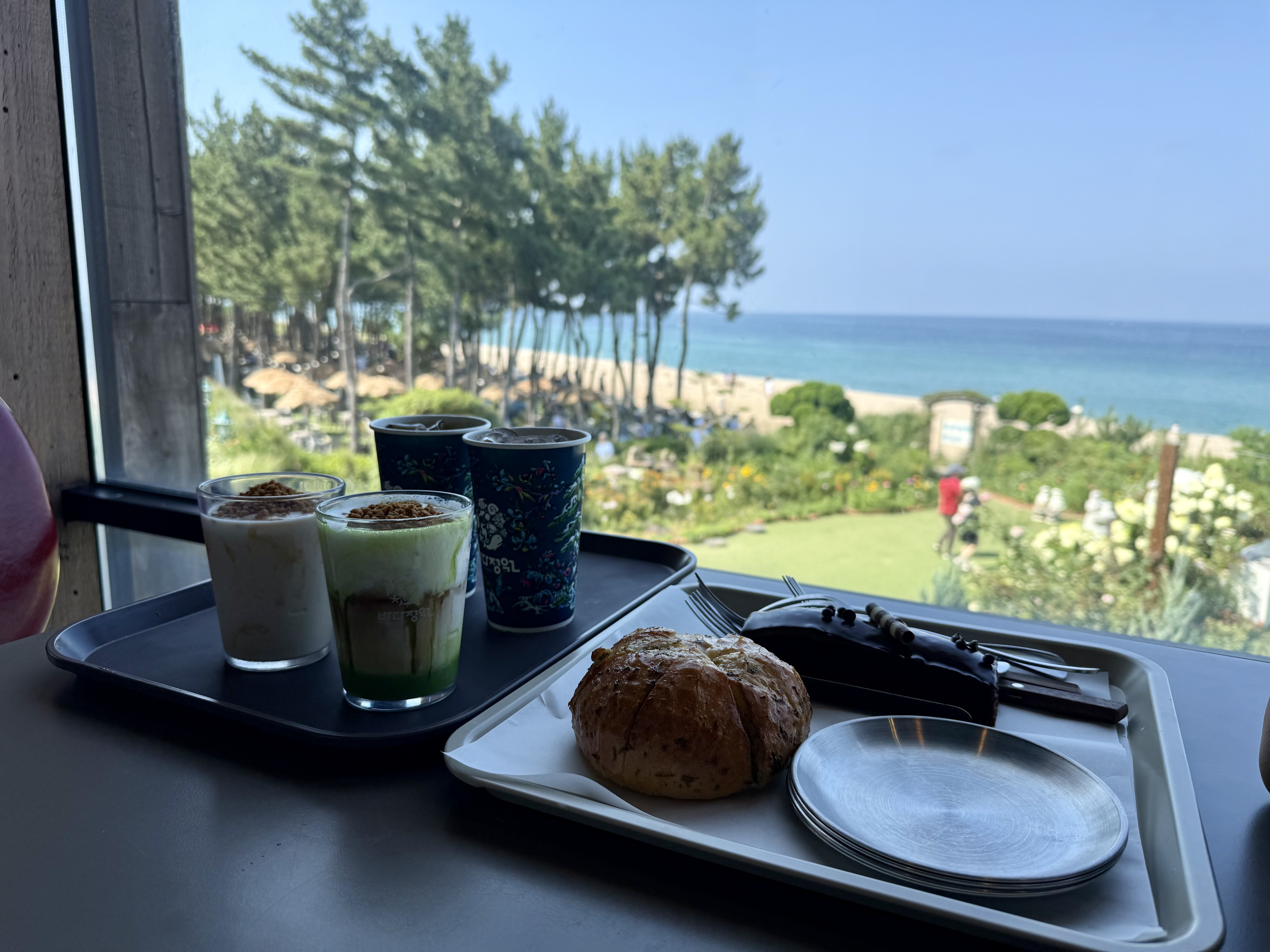 속초 바다정원카페 별관 바다뷰와 음료