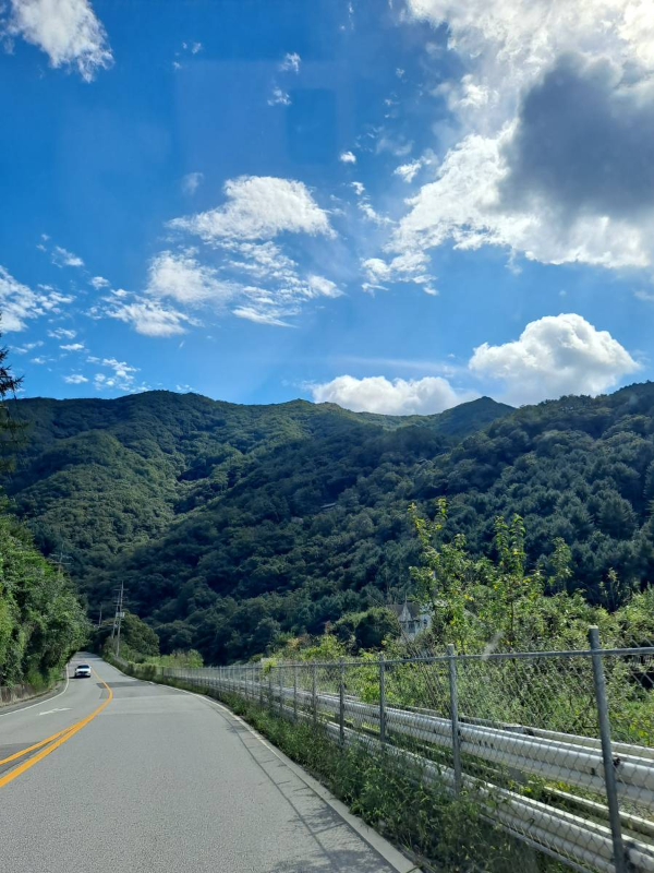 가평 도로에서 바라본 하늘