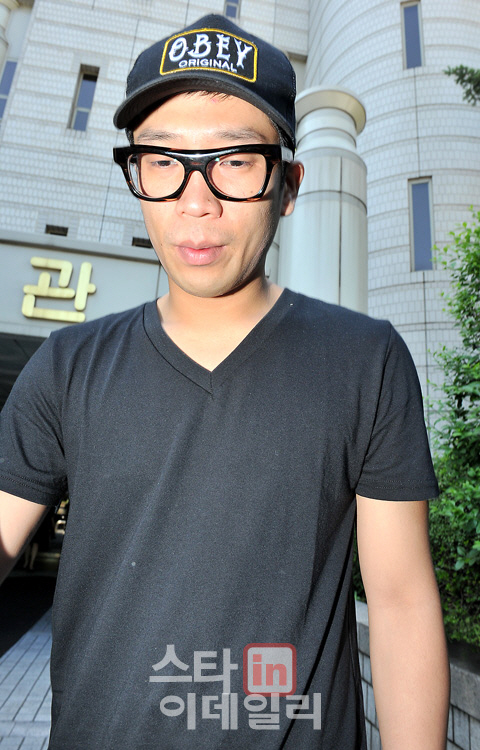 MC몽 히틀러 초상화 논란