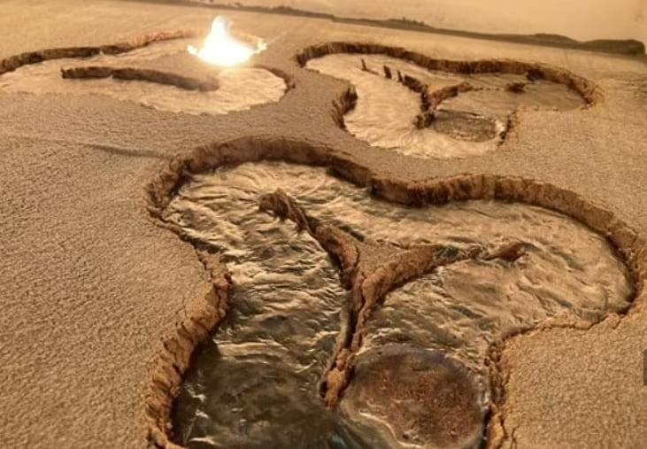 달에 자동차 전용도로 건설 가능? Astronauts could use sunlight to turn lunar soil into paved roads, scientists say