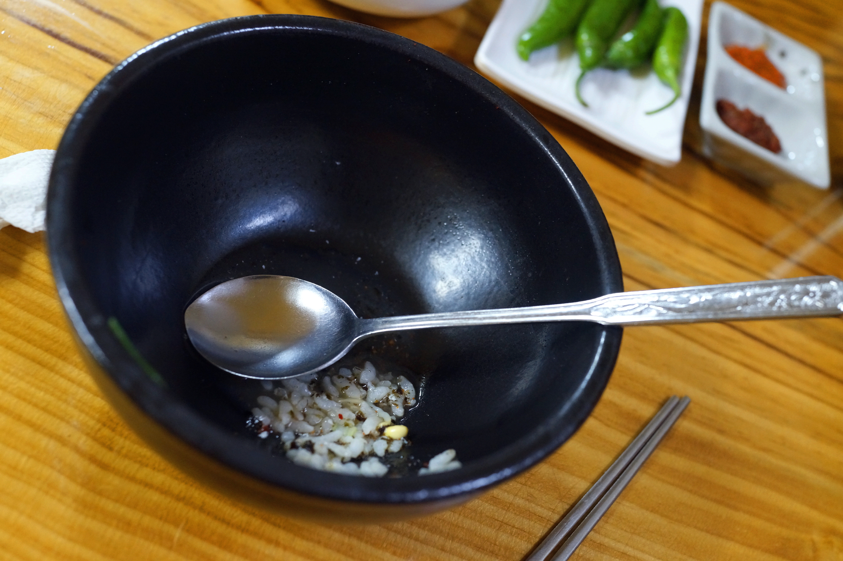 일흥옥 다 비운 콩나물국밥 뚝배기 숟가락 밥알 마무리
