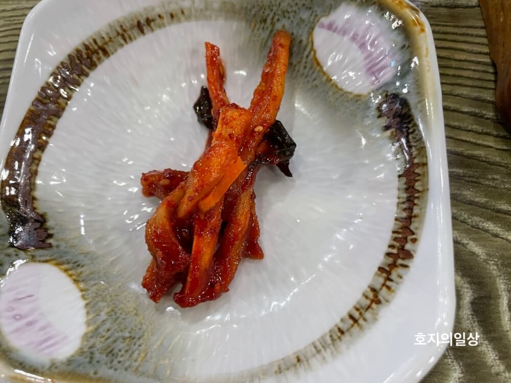 제주 애월 맛집 이춘옥원조고등어쌈밥 - 무말랭이