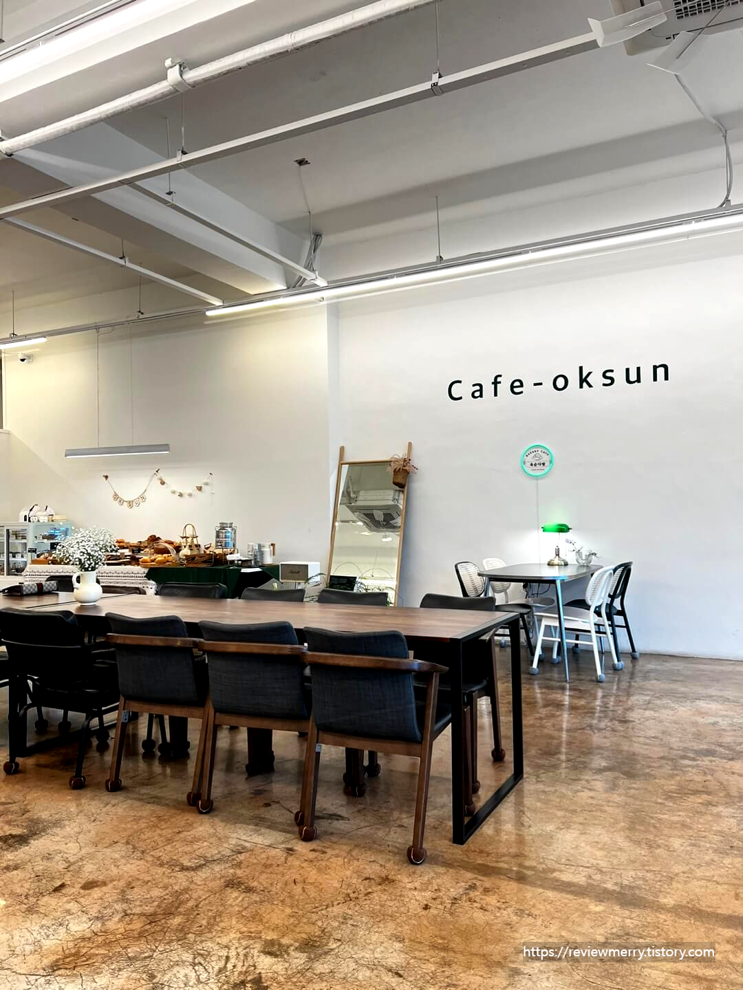 중앙 단체 테이블