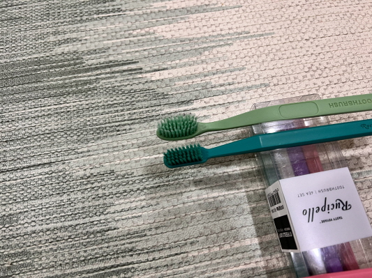 루치펠로와 로로벨 와와 칫솔 비교