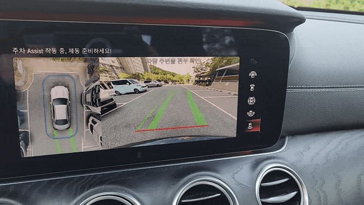 핸들이 알아서 움직이는 자동주차