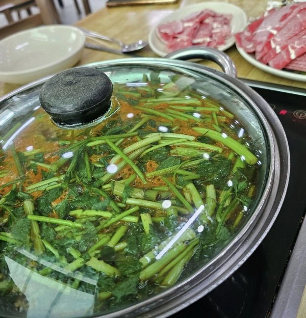 SBS 생방송 투데이 3765회 - 캠핑 감성 바비큐 &amp; 외국인이 반한 버섯칼국수 맛집 소개