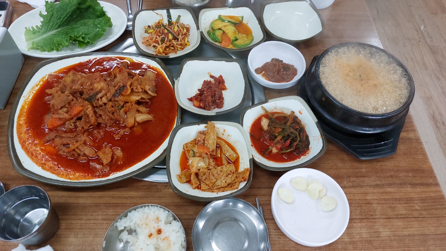 제육볶음2인분에 청국장 캬~ 좋다!