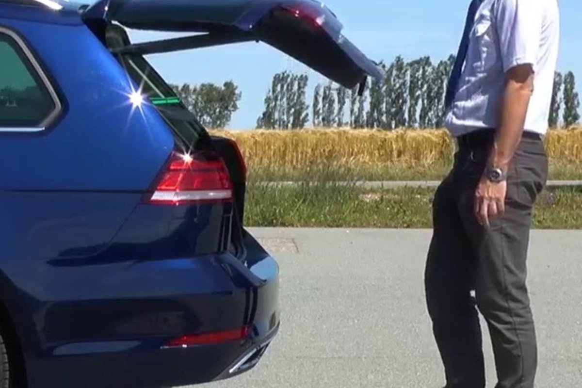 전동 트렁크와 핸즈프리